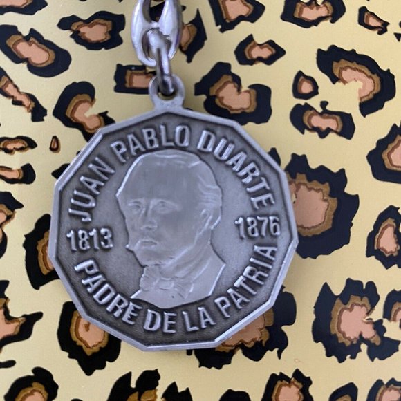 Dominican Republic 1 peso Coin Duarte Key Ring‎ - Picture 8 of 12